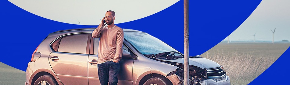 Auto tegen lantaarnpaal
