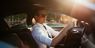 Man in de auto