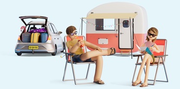 Roos en Matthijs bij een caravan