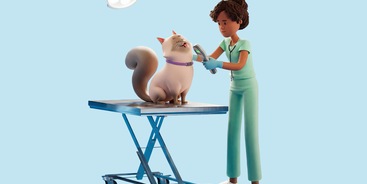 Kat op tafel bij vrouwelijke dierenarts
