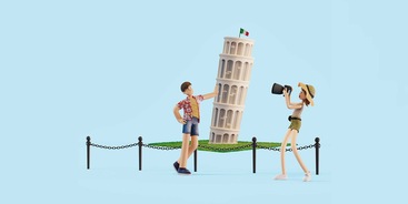 Roos en Matthijs bij de toren van Pisa