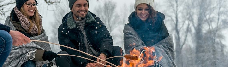 Winterkamperen winterbarbecue kampvuur