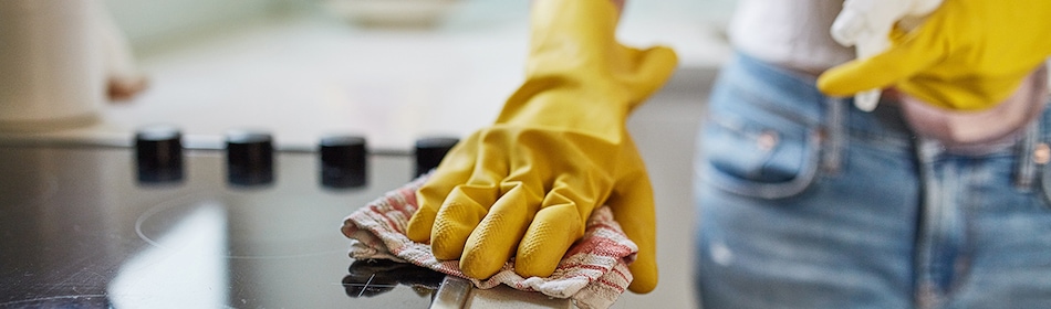 Schoonmaak gele handschoen