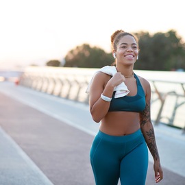Vrouw in sportkleding