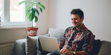 Man met laptop