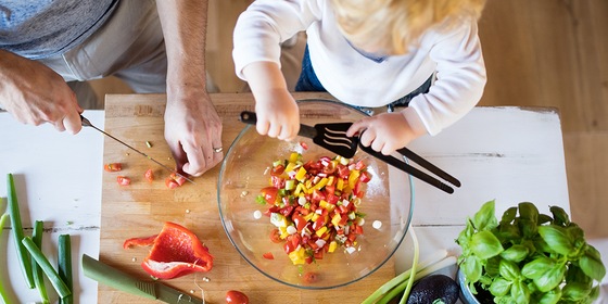 Samen salade maken