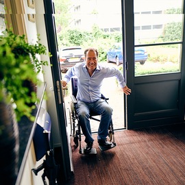 rolstoel-man-gang