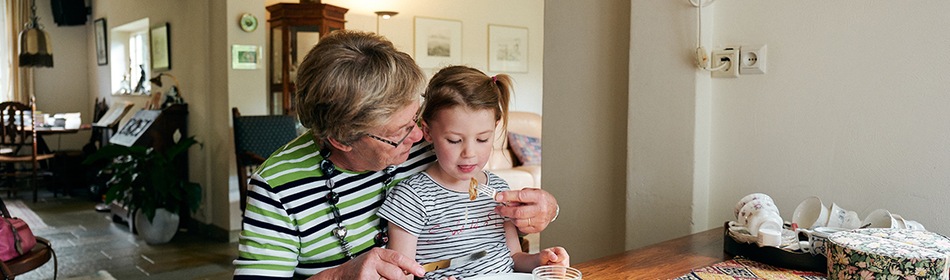 Mantelzorg - Maaltijden - Oma met kleindochter