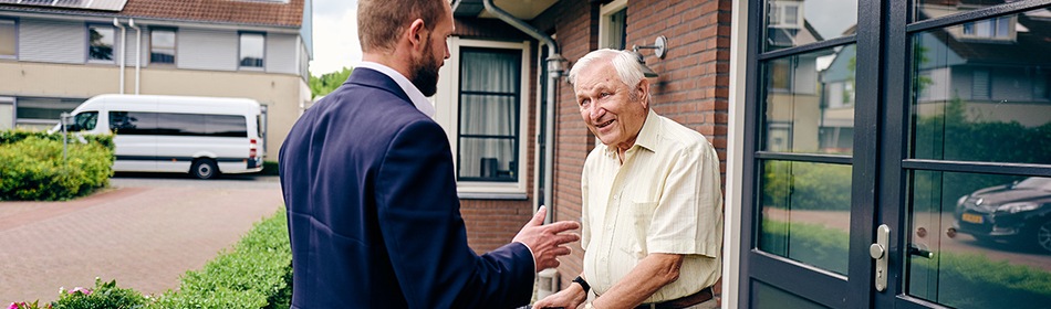 Mantelzorg - Vervoer - Meneer wordt opgehaald